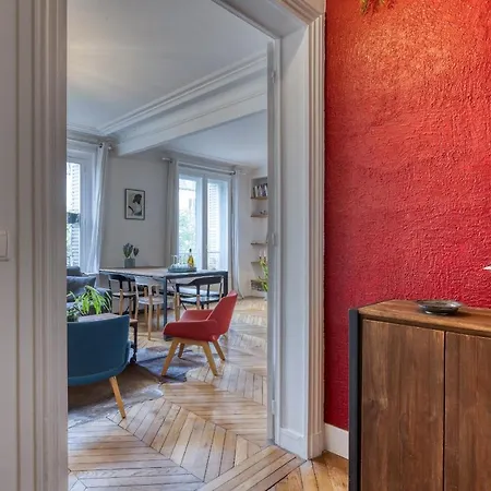 Dans Les Arbres A Montmartre Bed & Breakfast