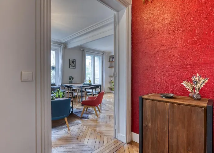 Dans Les Arbres A Montmartre Bed & Breakfast