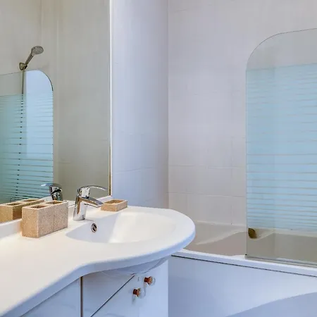 Bed & Breakfast Dans Les Arbres A Montmartre Parigi